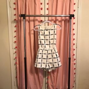 JOA Romper in Black and White *Broken Zipper!!*